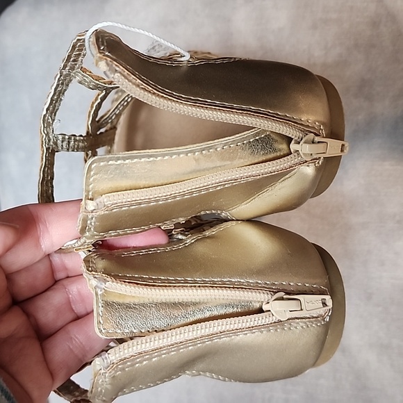 SO sandals girls. Gold Size 5 - Picture 4 of 7
